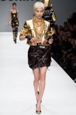 025-Moschino-ready-to-wear-rtw-fall-2014-Milan