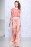 003-Holly-Fulton-disco-kudrliny-top-10-jarnich-ucesu-vlasy-strihy