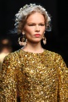 002-Dolce -x-Gabbana-ozdoby-do-vlasu-top-10-jarnich-ucesu-vlasy-strihy