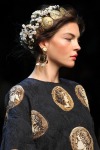 006-Dolce -x-Gabbana-ozdoby-do-vlasu-top-10-jarnich-ucesu-vlasy-strihy