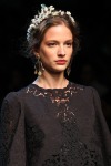 007-Dolce -x-Gabbana-ozdoby-do-vlasu-top-10-jarnich-ucesu-vlasy-strihy