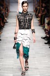 006-MIssoni-pesinka-na-stranu-top-10-jarnich-ucesu-vlasy-strihy