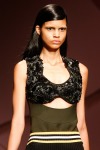 012-Prada-pesinka-na-stranu-top-10-jarnich-ucesu-vlasy-strihy