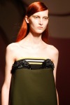 013-Prada-pesinka-na-stranu-top-10-jarnich-ucesu-vlasy-strihy