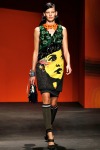 018-Prada-pesinka-na-stranu-top-10-jarnich-ucesu-vlasy-strihy