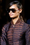 026-Stella McCartney-pesinka-na-stranu-top-10-jarnich-ucesu-vlasy-strihy