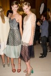 031-Stella McCartney-pesinka-na-stranu-top-10-jarnich-ucesu-vlasy-strihy