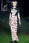 021-Marc-Jacobs-rozcepyreny-bob-10-jarnich-ucesu-vlasy-strihy