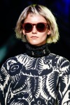 023-Marc-Jacobs-rozcepyreny-bob-10-jarnich-ucesu-vlasy-strihy