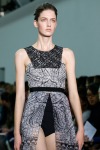 004-Giambattista-Valli-stocene-drdoly-top-10-jarnich-ucesu-vlasy-strihy