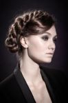 010-2013-Fall-Trendy-Minimale-HCF-vlasy-ucesy-strihy-kolekce