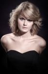 014-2013-Fall-Trendy-Minimale-HCF-vlasy-ucesy-strihy-kolekce