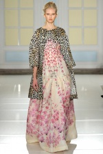 029-kvetinova-moda-flower-fashion-temperley-london-rtw-london-spring-2014