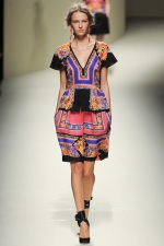 036-kvetinova-moda-flower-fashion-alberta-ferretti-rtw-milan-spring-2014