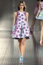 037-kvetinova-moda-flower-fashion-mary-katrantzou-rtw-london-spring-2014