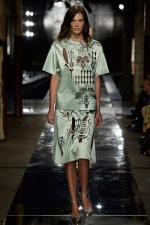 048-kvetinova-moda-flower-fashion-christopher-kane-rtw-london-spring-2014