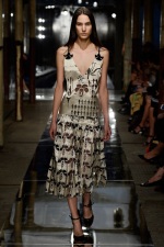 053-kvetinova-moda-flower-fashion-christopher-kane-rtw-london-spring-2014