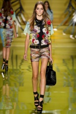 062-kvetinova-moda-flower-fashion-versace-rtw-milan-spring-2014