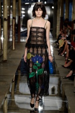 091-kvetinova-moda-flower-fashion-christopher-kane-rtw-london-spring-2014