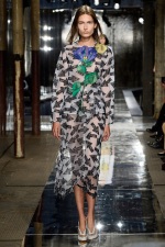 093-kvetinova-moda-flower-fashion-christopher-kane-rtw-london-spring-2014