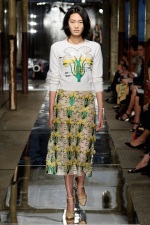 095-kvetinova-moda-flower-fashion-christopher-kane-rtw-london-spring-2014
