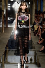 099-kvetinova-moda-flower-fashion-christopher-kane-rtw-london-spring-2014