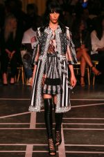 010-givenchy--ready-to-wear-rtw--jaro-leto-spring-2015--paris