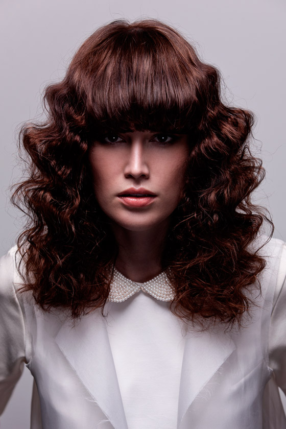 Účesy z kolekce CUT: Lenka Mikátová – salon UNIQUE, polodlouhý střih.