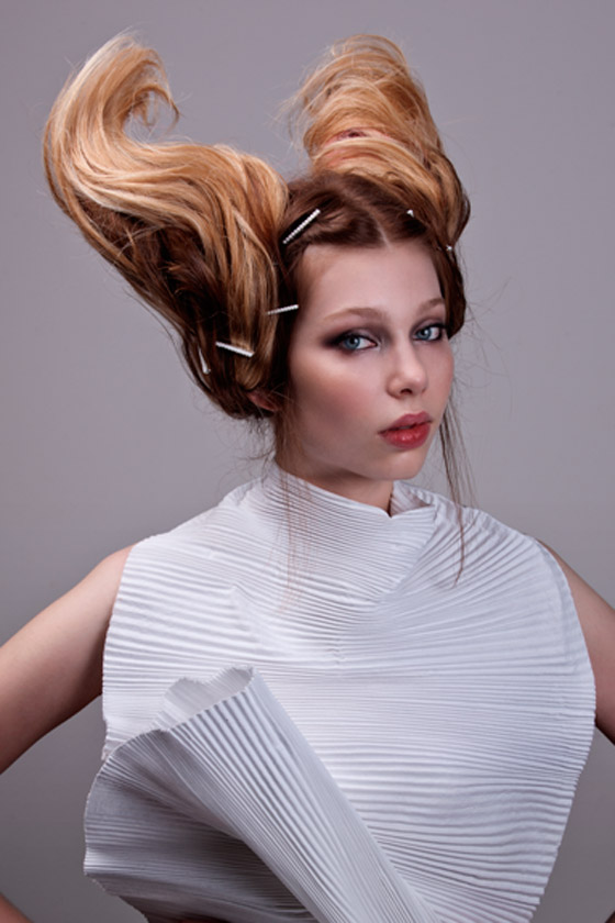 Účesy z kolekce CUT: Petra Měchurová – salon Petra Měchurová, výčes prodloužená ouška.