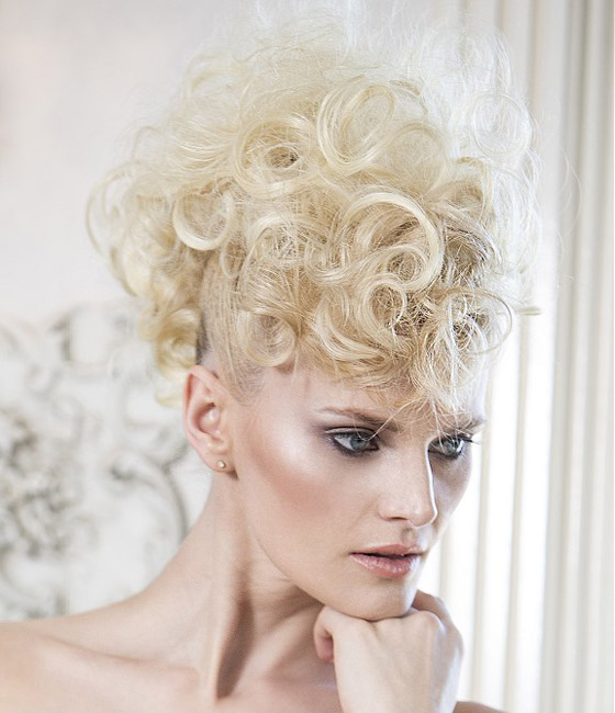 Kudrnatý svatební účes pro blondýnku s vlnami. Anne Veck Hair: Desire Bridal Collection 2014