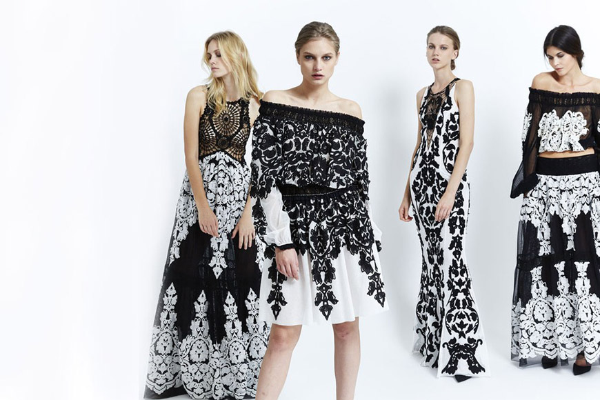 Efektní černobílé kontrasty v módní kolekci Zuhair Murad pro jaro a léto 2015.