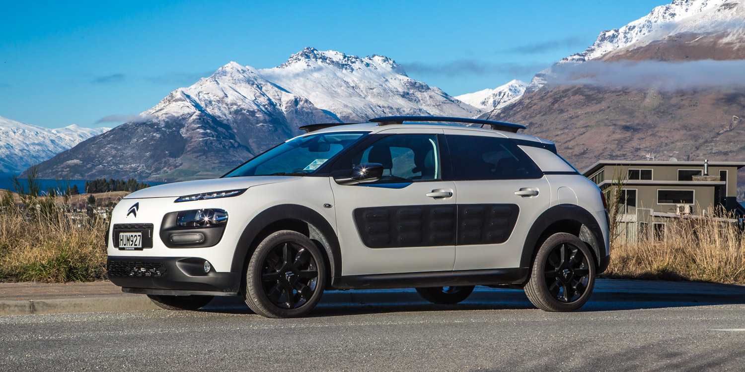 Citröen C4 Cactus je krasavec, který sklízí úspěchy. Za svůj design získal dokonce cenu za nejlepší design World Car Design of the Year 2015.