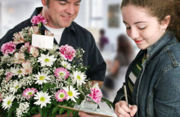 Potřebujete udělat právě dnes někomu radost nádhernou kyticí? Už do 60 minut od objednávky mohou být vaše květiny expres doručeny na požadovanou adresu.