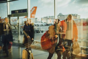 Chystáte se letět na dovolenou, za rodinou nebo pracovně? Jedna z nejčastěji pokládaných otázek před cestou letadlem je: Co si mohu vzít do letadla. Víte, jak tomu bude v roce 2019?