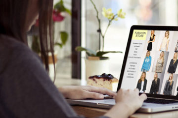 Nebojte se nakupovat oblečení online. Móda z e-shopu se dá nakoupit bez rizika a s cenovými výhodami.