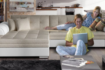 Jaké jsou nové trendy pro obývací pokoj 2019 pokud jde o sedací soupravy? Budete jim muset udělat trochu prostoru. Protože letí ty velké ve tvaru U.