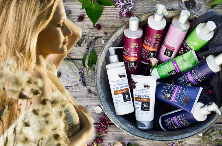 Veganská kosmetika je pro vegany součástí životního stylu. Neobsahuje živočišné produkty a nebyla testovaná na zvířatech. Hitem se ale kosmetika pro vegany stala i mimo veganské kruhy. Slibujeme si od ní více přírodních složek a méně chemie.