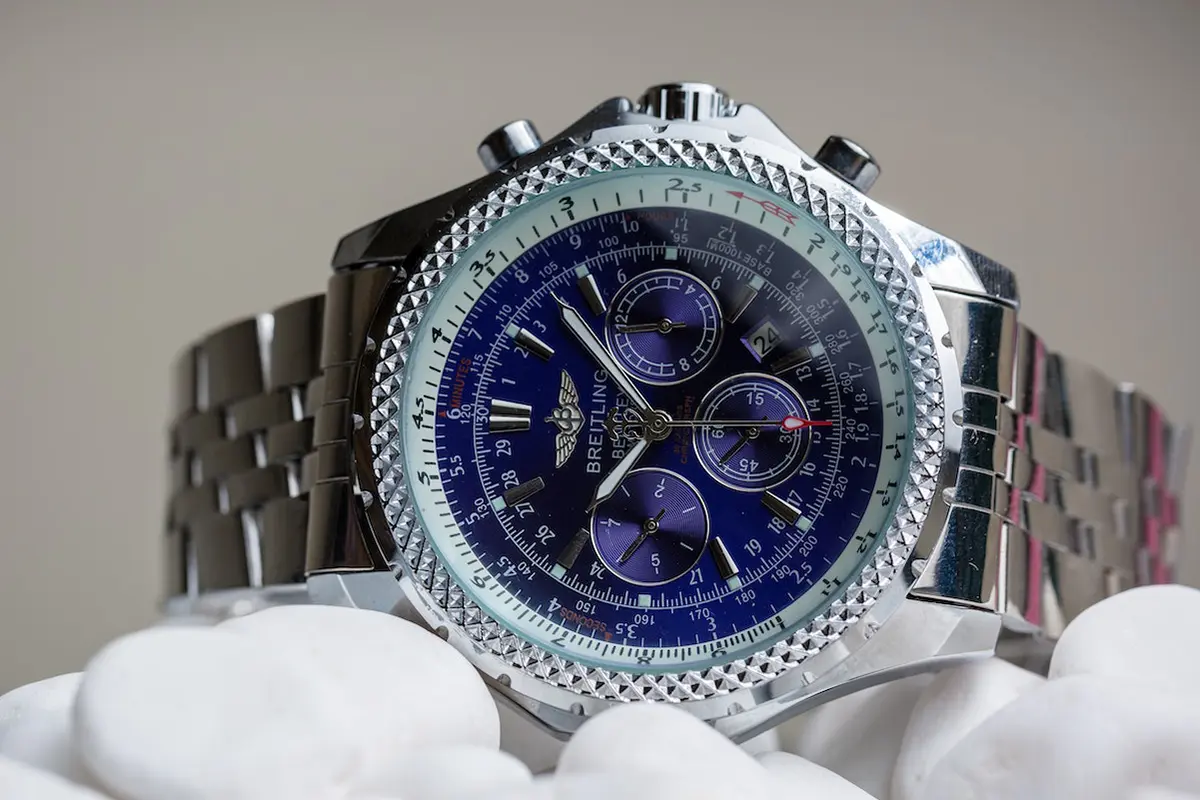 Breitling hodinky si hledají zákazníky jinde, než značka Rolex. Koupíte je i pod 100 000 Kč. 