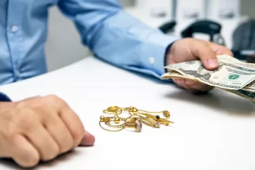 Někdo si je cení a nedal by je z ruky, pro jiné jde o zbytečnosti. Chcete se zbavit starožitností a hledáte místo, kde prodat šperky?